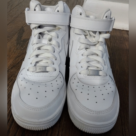 Nike (white) - Picture 2 of 3